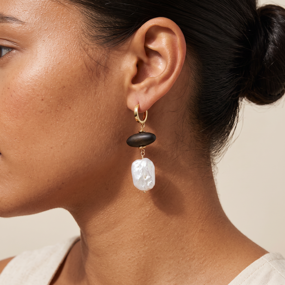 Grounded earring worn, close on the ear